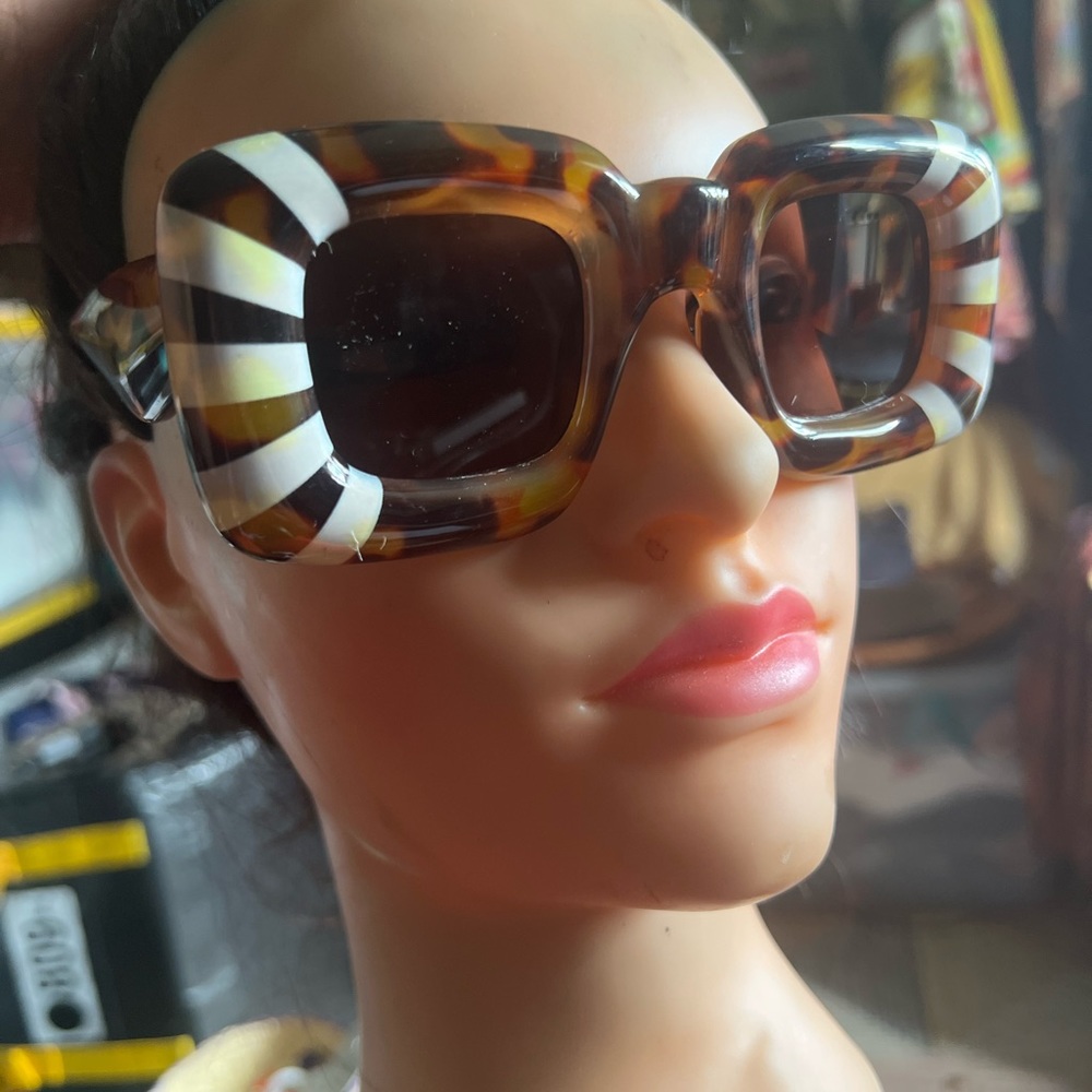 SUNNIES😎 - Picture 6 of 6